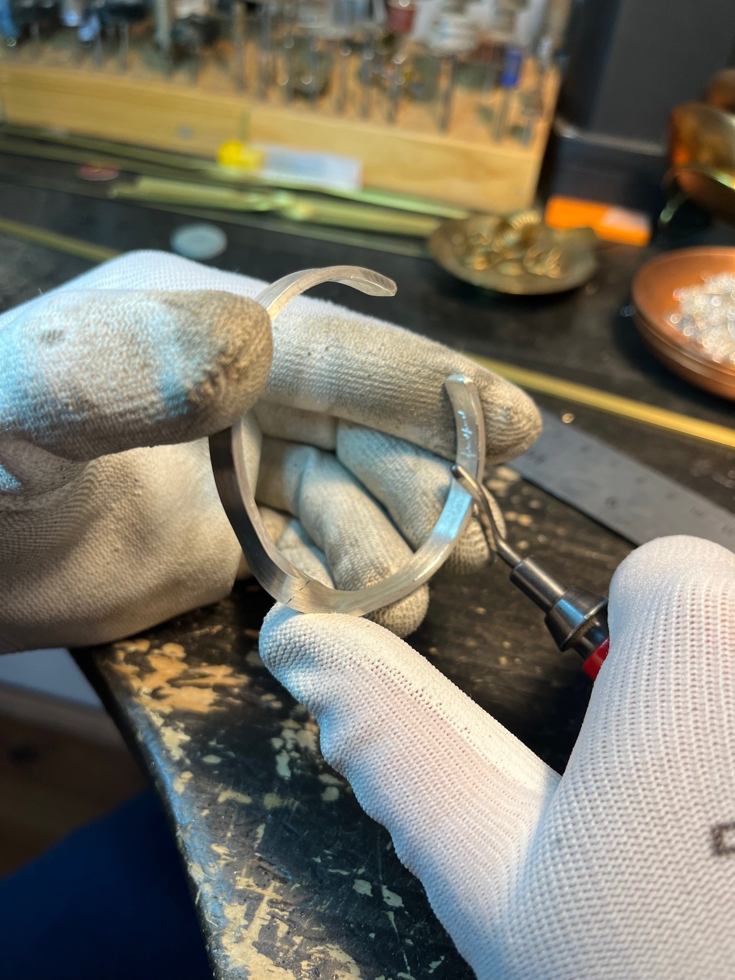 Herstellung eines Armreifs aus Silber